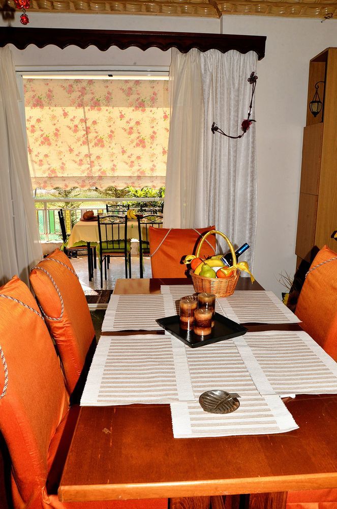 Noble Inn Лутракі Екстер'єр фото