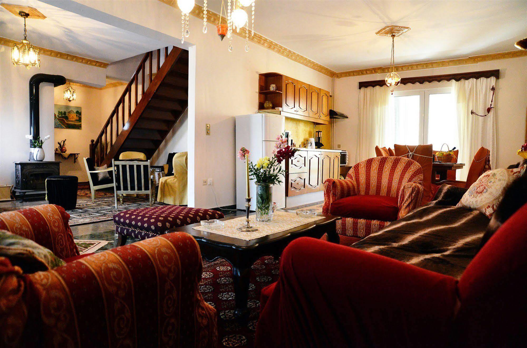 Noble Inn Лутракі Екстер'єр фото