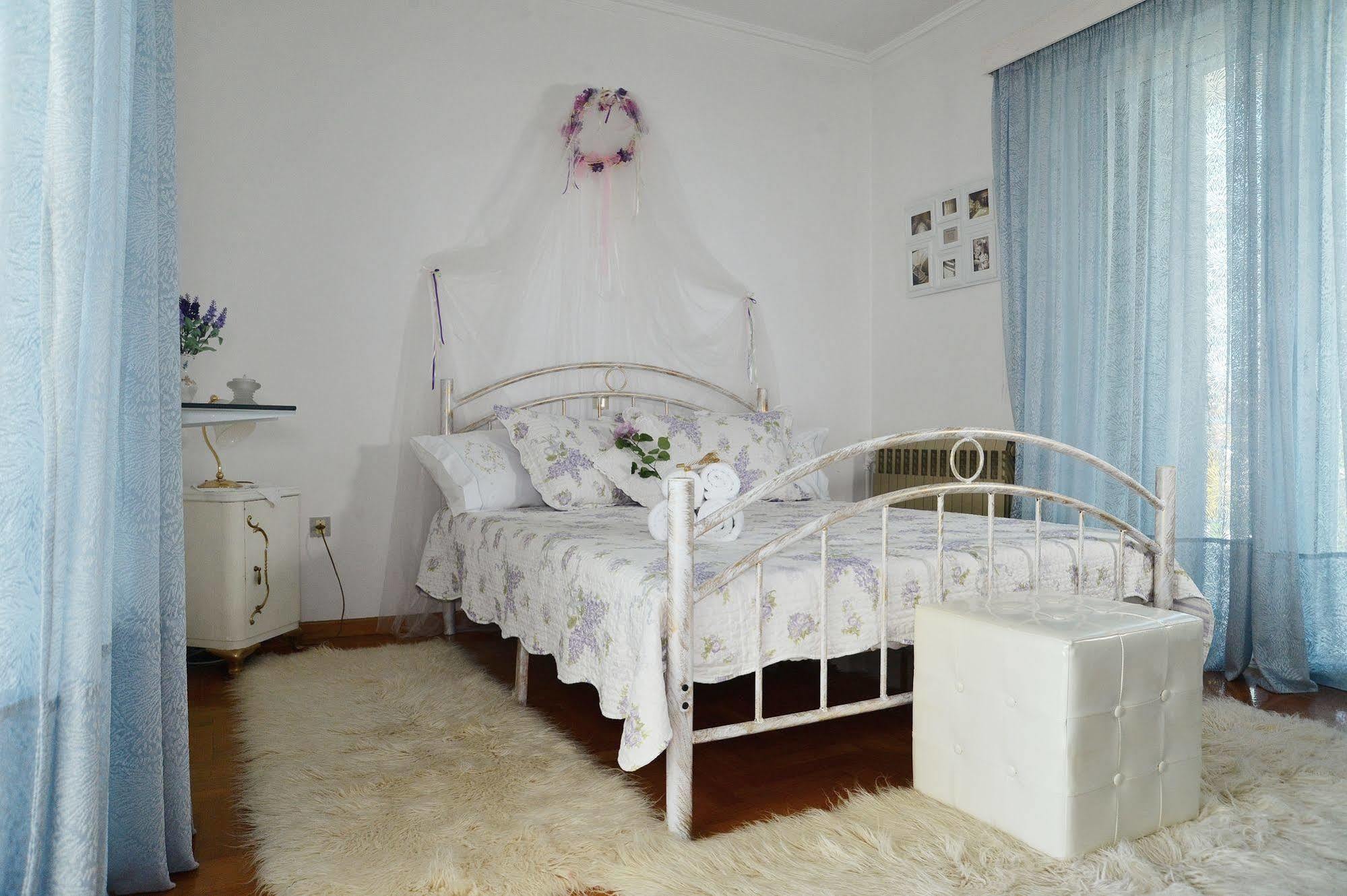 Noble Inn Лутракі Екстер'єр фото