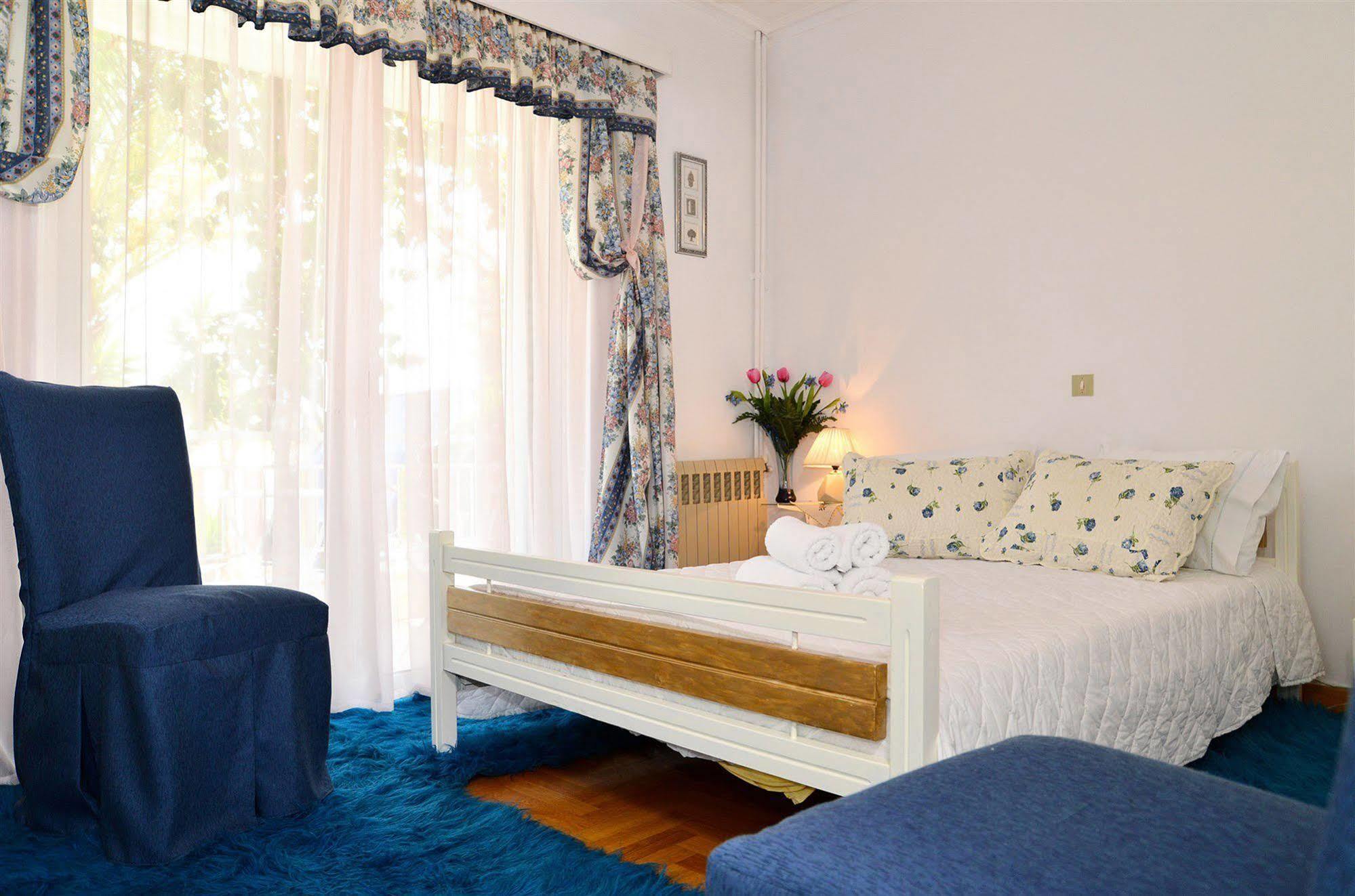 Noble Inn Лутракі Екстер'єр фото